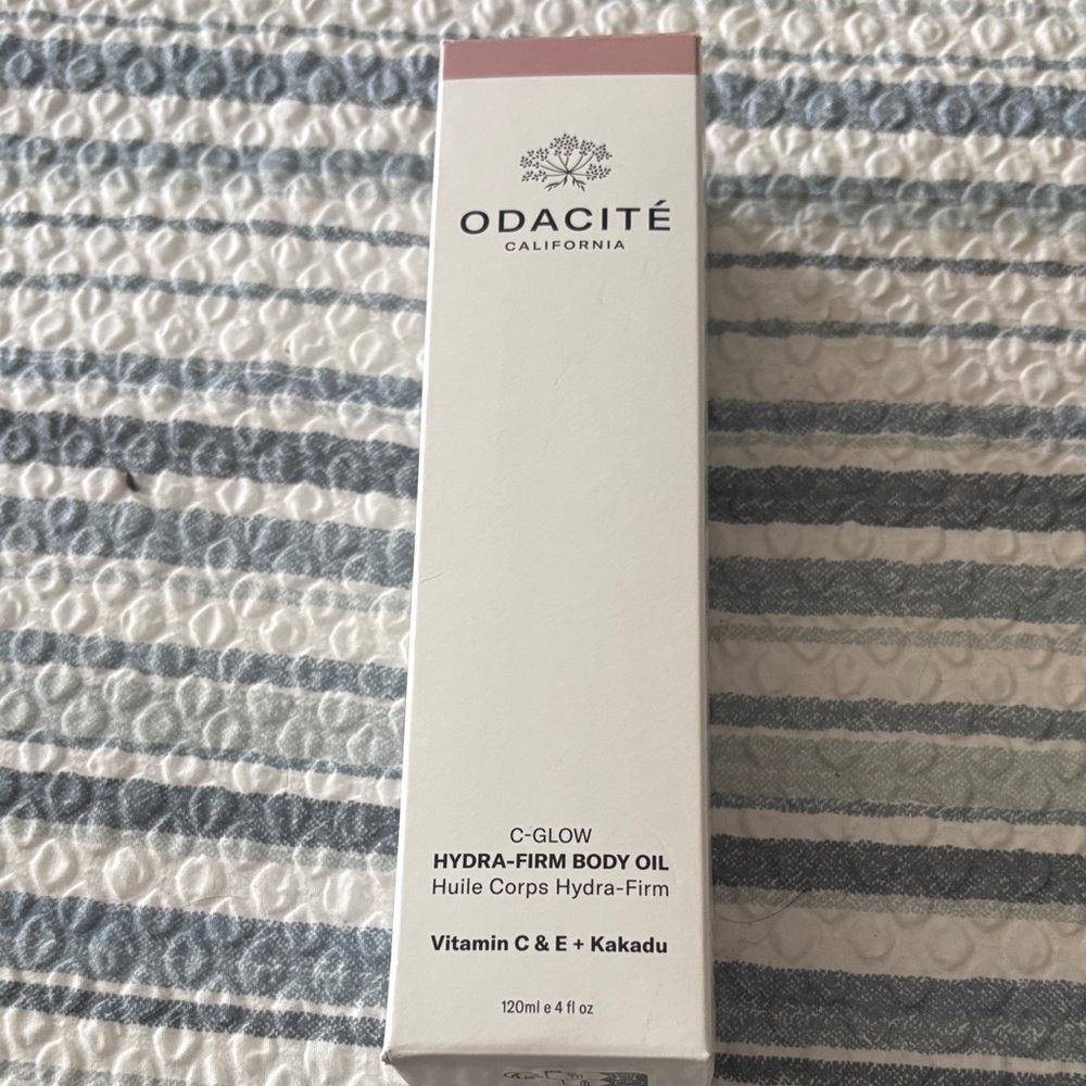 Odacité C-Glow Hydra-Firm Body Oil - White and Pink